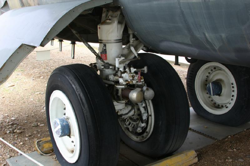 2007-04-01 14:30:42 ** Air Force, Hill AFB, Utah ** Landing gear of the B-52.