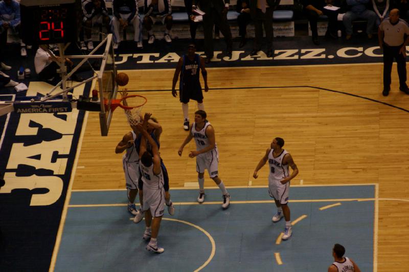 2008-03-03 21:19:52 ** Basketball, Utah Jazz ** Utah defends the basket.