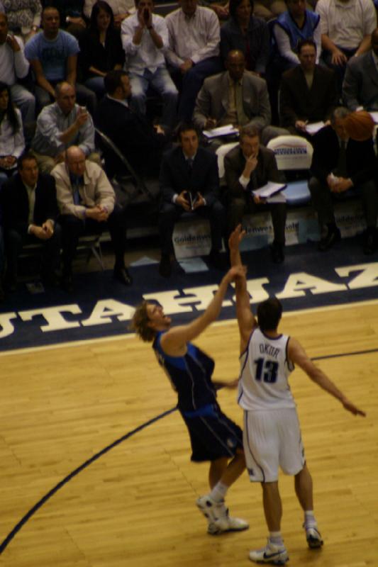 2008-03-03 20:10:30 ** Basketball, Utah Jazz ** Dirk Nowitzki und Mehmet Okur.
