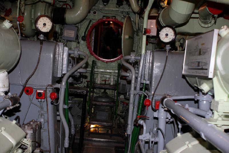 2010-04-15 15:54:48 ** Bremerhaven, Germany, Submarines, Type XXI, U 2540 ** Inside the diesel room.