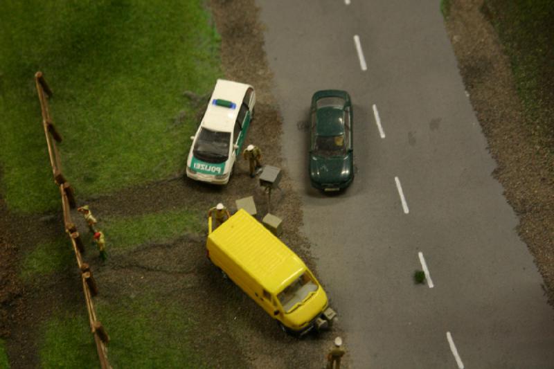 2006-11-25 10:09:34 ** Deutschland, Hamburg, Miniaturwunderland ** Radarfalle der Miniatur-Polizei.