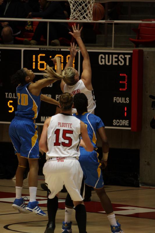 2012-01-26 19:04:14 ** Basketball, Damenbasketball, Michelle Plouffe, Taryn Wicijowski, UCLA, Utah Utes ** 