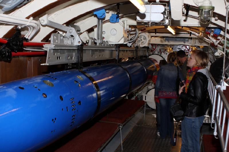 2010-04-07 12:15:44 ** Germany, Laboe, Submarines, Type VII, U 995 ** Torpedo in the bow room.