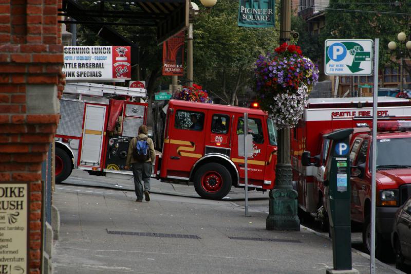 2007-09-03 10:07:10 ** Seattle ** Fire truck being deployed.