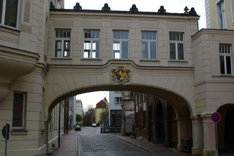 2006-11-26 13:40:18 ** Germany, Rostock ** We found this bridge on our walk from St. Petri into the inner city.