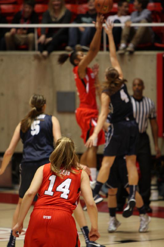 2012-12-08 15:36:08 ** Basketball, BYU, Damenbasketball, Iwalani Rodrigues, Paige Crozon, Utah Utes ** 