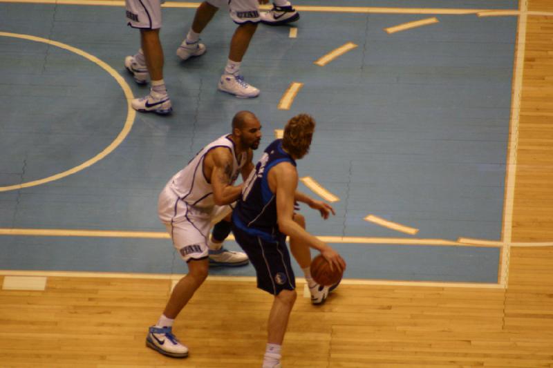 2008-03-03 20:35:58 ** Basketball, Utah Jazz ** Dirk Nowitzki gegen Carlos Boozer.