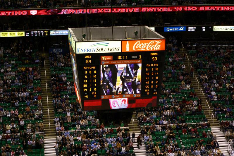 2008-03-03 20:15:28 ** Basketball, Utah Jazz ** The score for the half-time was 64:50 for Utah.
