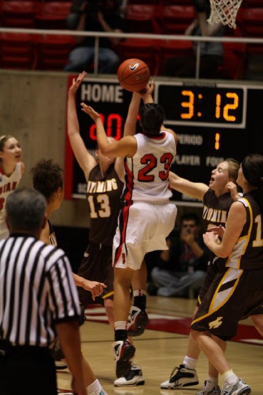 2011-01-15 15:38:37 ** Basketball, Brittany Knighton, Damenbasketball, Diana Rolniak, Utah Utes, Wyoming ** 