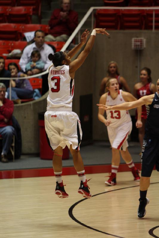 2012-11-27 19:21:37 ** Basketball, Damenbasketball, Iwalani Rodrigues, Rachel Messer, Utah State, Utah Utes ** 
