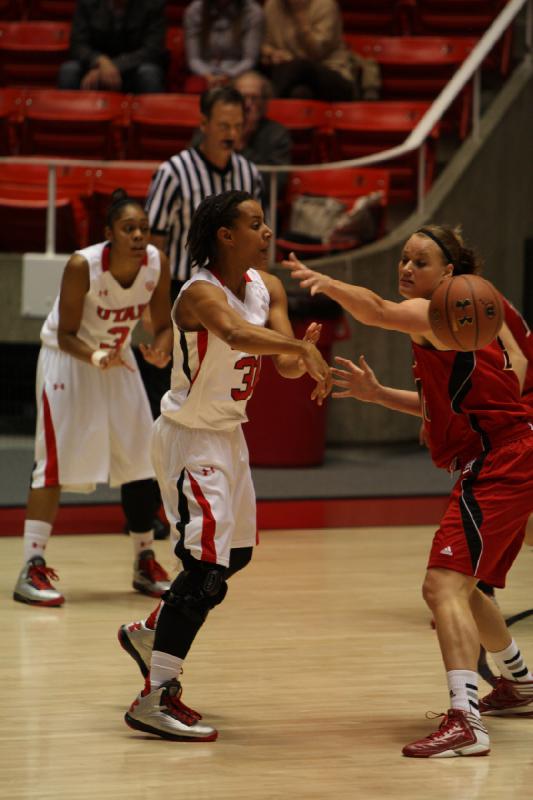 2012-11-13 19:13:25 ** Basketball, Ciera Dunbar, Damenbasketball, Iwalani Rodrigues, Southern Utah, Utah Utes ** 