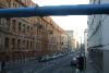 Berliner Regierungsviertel. Folgt man den blauen Rohren, die fast überall in der Stadt zu finden sind, erreicht man entweder die Spree oder eine Baustelle.
In der Ferne der Berliner Fernsehturm.