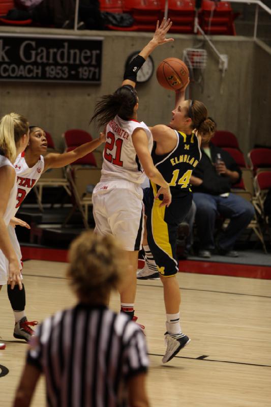 2012-11-16 16:48:19 ** Basketball, Chelsea Bridgewater, Damenbasketball, Iwalani Rodrigues, Michigan, Taryn Wicijowski, Utah Utes ** 