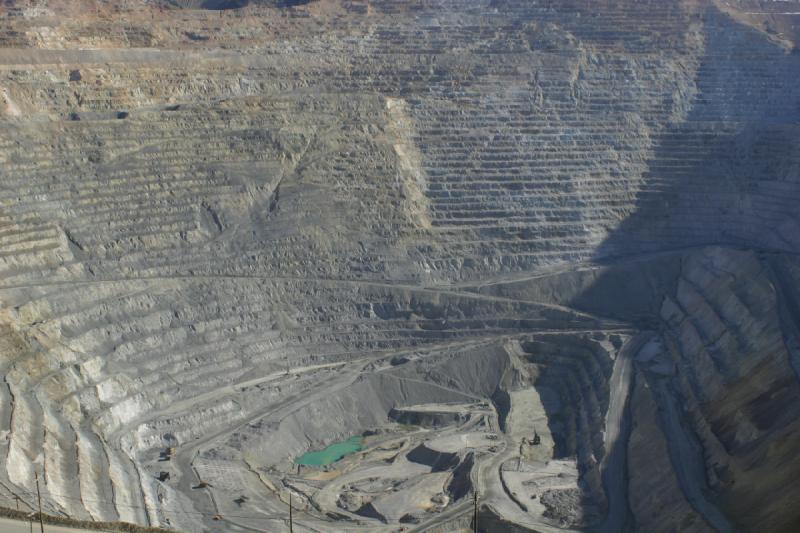 2005-05-22 18:00:50 ** Utah ** The open-pit Bingham Canyon copper mine.