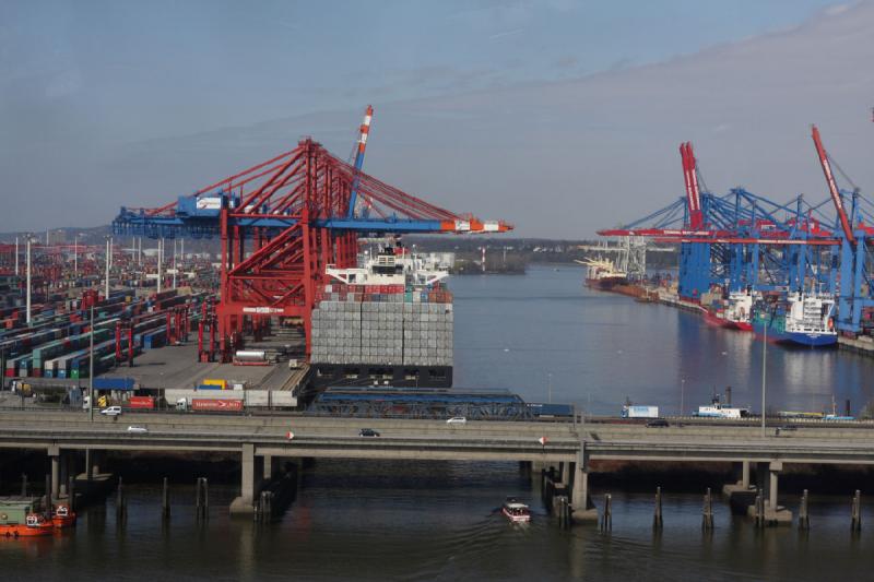 2010-04-06 12:16:28 ** Germany, Hamburg ** Looking at the container port of the Köhlbrand bridge of Hamburg.