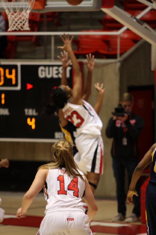 2012-12-20 19:18:29 ** Ariel Reynolds, Basketball, Paige Crozon, UC Irvine, Utah Utes, Women's Basketball ** 