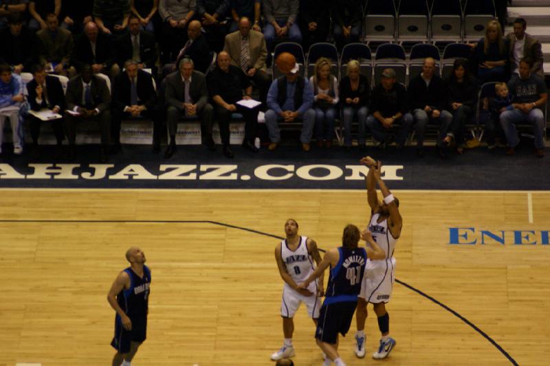 2008-03-03 19:13:06 ** Basketball, Utah Jazz ** Carlos Boozer shoots.