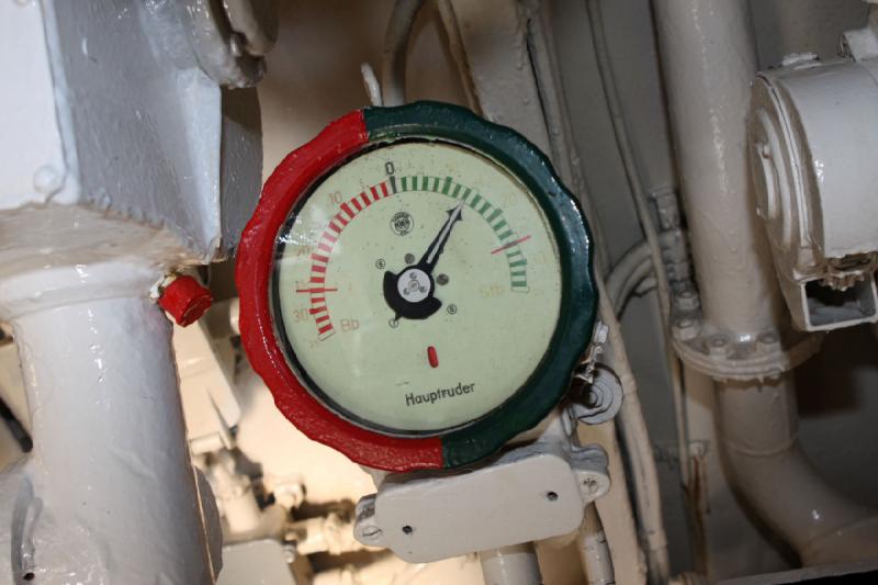 2010-04-07 11:49:53 ** Germany, Laboe, Submarines, Type VII, U 995 ** Rudder angle indicator.