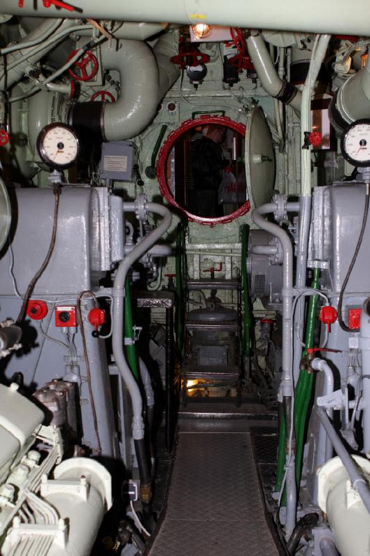 2010-04-15 15:54:43 ** Bremerhaven, Germany, Submarines, Type XXI, U 2540 ** Inside the diesel room.