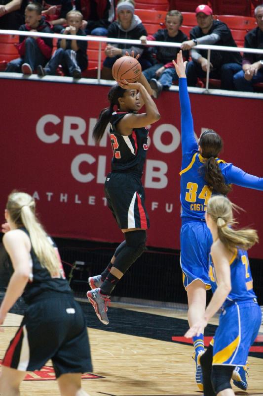 2015-01-09 18:40:16 ** Basketball, Damenbasketball, Paige Crozon, Tanaeya Boclair, UCLA, Utah Utes ** 
