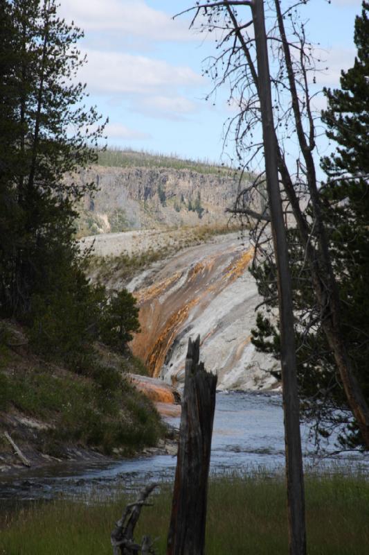 2008-08-15 11:51:44 ** Yellowstone Nationalpark ** Fluß hinter Old Faithful.