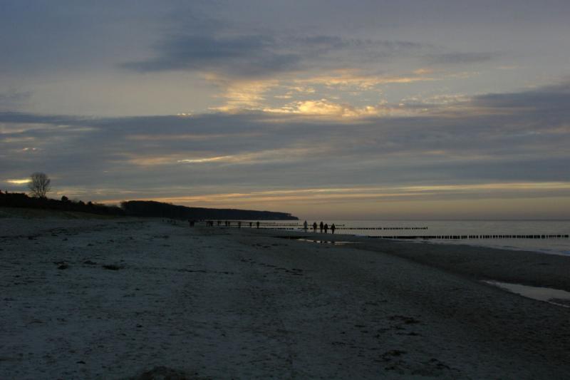 2006-11-26 15:44:08 ** Germany, Warnemünde ** Cloudy sunset.