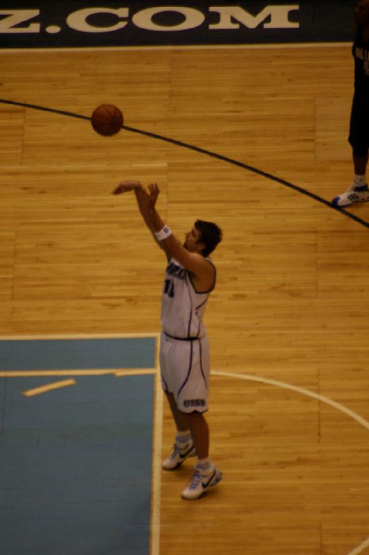 2008-03-03 19:28:40 ** Basketball, Utah Jazz ** Mehmet Okur during his free-throw.