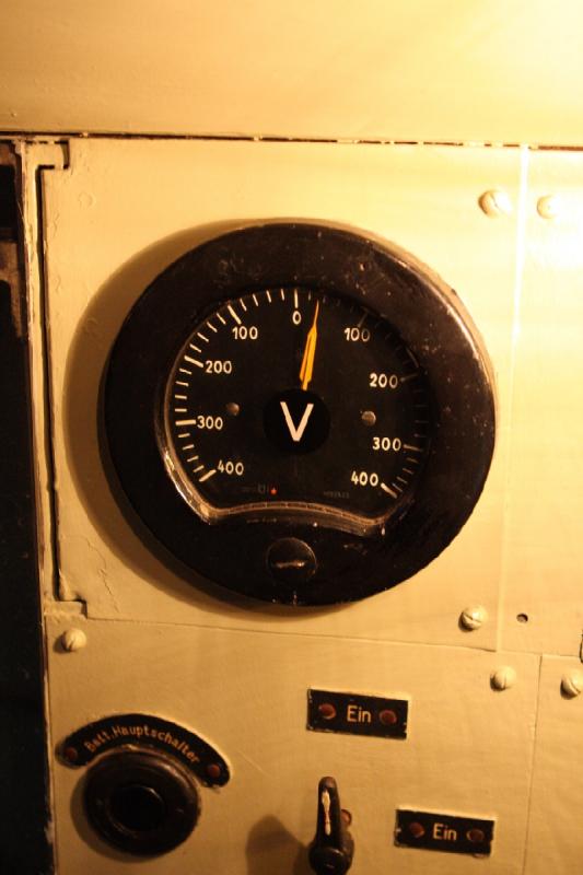 2014-03-11 10:18:59 ** Chicago, Illinois, Museum of Science and Industry, Typ IX, U 505, U-Boote ** Anzeige im Elektromaschinenraum.