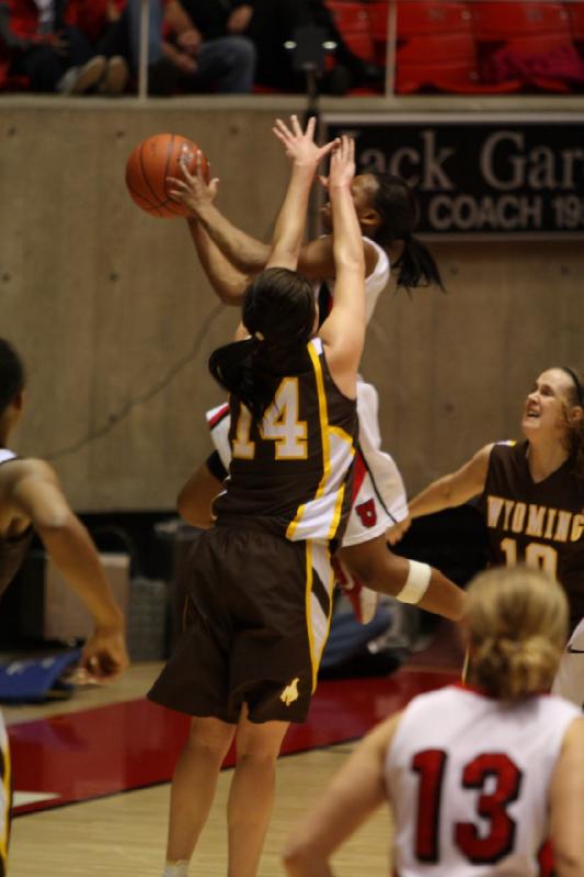 2011-01-15 16:19:41 ** Basketball, Janita Badon, Rachel Messer, Utah Utes, Women's Basketball, Wyoming ** 