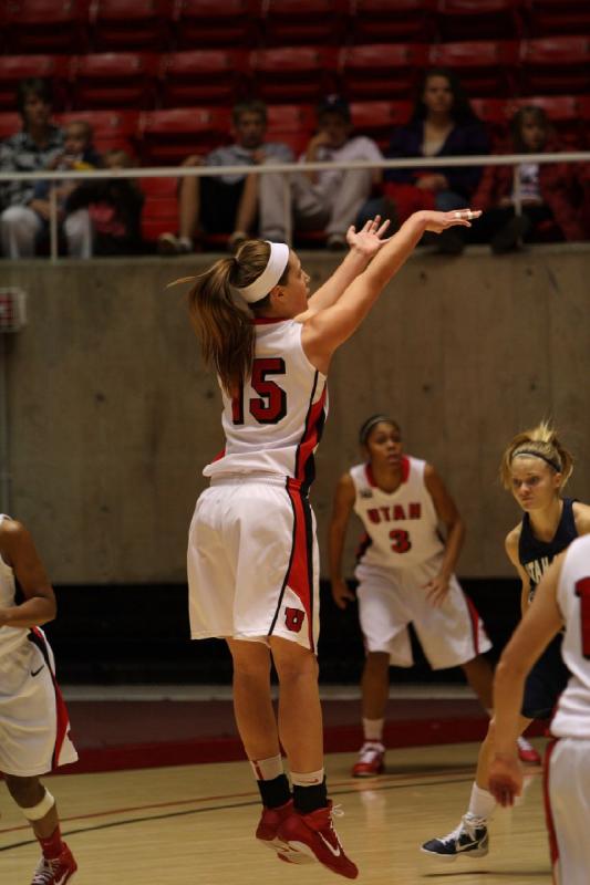 2011-01-01 15:09:59 ** Basketball, Damenbasketball, Iwalani Rodrigues, Michelle Plouffe, Utah State, Utah Utes ** 