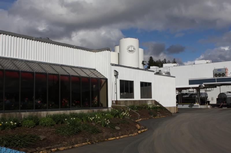 2011-03-25 15:35:58 ** Tillamook Cheese Factory ** The cheese factory. On the left side is a restaurant.