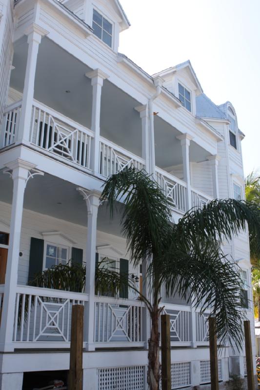 2010-11-26 12:45:30 ** Florida Keys ** One of the nice houses on Key West.