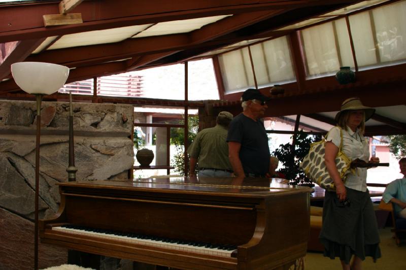 2007-04-14 14:42:36 ** Phoenix, Taliesin West ** Inside the living room.